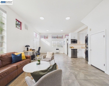 2932 Filbert St - Photo Thumbnail 23