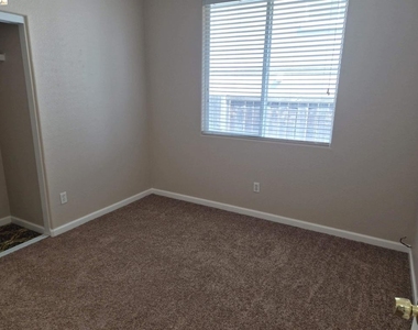 4127 Cherry Point Ct - Photo Thumbnail 7