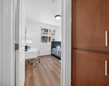 1656 Lee Way - Photo Thumbnail 32