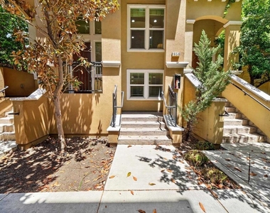 1656 Lee Way - Photo Thumbnail 4