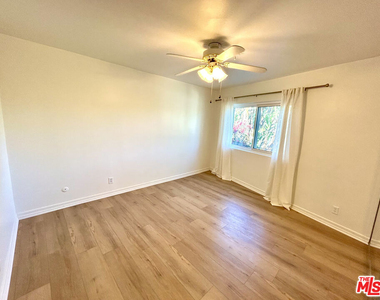 10707 Camarillo Street - Photo Thumbnail 17
