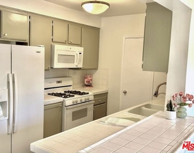 10707 Camarillo Street - Photo Thumbnail 8