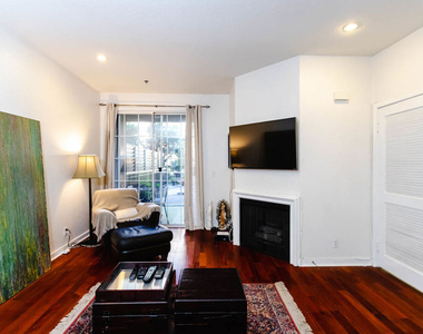 585 N Rossmore Avenue - Photo Thumbnail 6