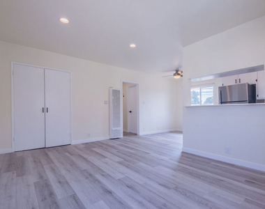 2107 Pullman - Photo Thumbnail 3