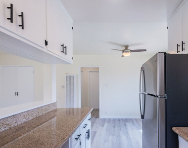 2107 Pullman - Photo Thumbnail 11