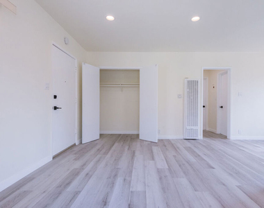 2107 Pullman - Photo Thumbnail 1