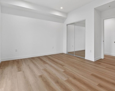 11446 Oxnard Street - Photo Thumbnail 34