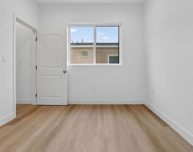 11446 Oxnard Street - Photo Thumbnail 22
