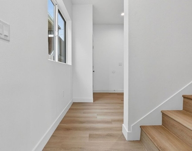 11446 Oxnard Street - Photo Thumbnail 18