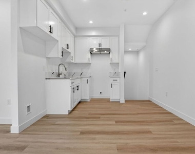 11446 Oxnard Street - Photo Thumbnail 3