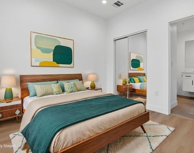 11446 Oxnard Street - Photo Thumbnail 24