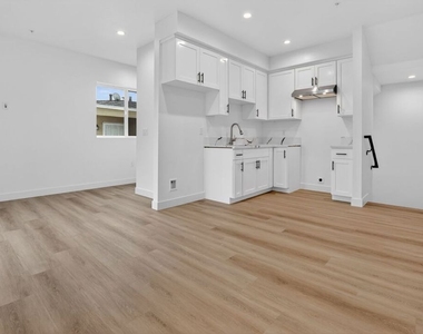 11446 Oxnard Street - Photo Thumbnail 4