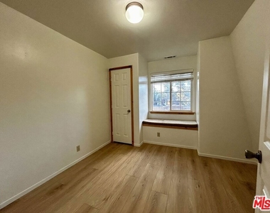 525 Santa Barbara Avenue - Photo Thumbnail 7