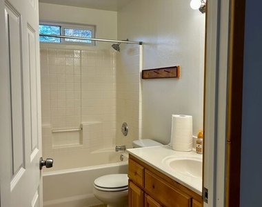 525 Santa Barbara Avenue - Photo Thumbnail 8