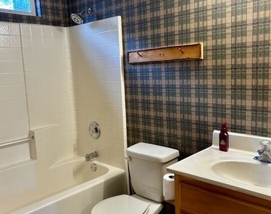525 Santa Barbara Avenue - Photo Thumbnail 9