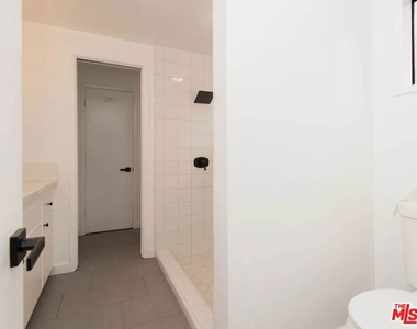 2819 Pacific View Trail - Photo Thumbnail 6