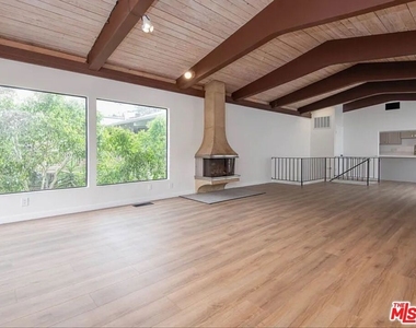 2819 Pacific View Trail - Photo Thumbnail 1