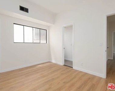 2819 Pacific View Trail - Photo Thumbnail 5