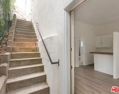 2819 Pacific View Trail - Photo Thumbnail 16