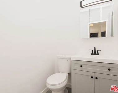 2819 Pacific View Trail - Photo Thumbnail 4