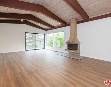 2819 Pacific View Trail - Photo Thumbnail 2