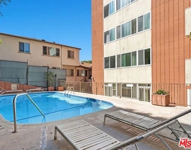 540 Kelton Avenue - Photo Thumbnail 12
