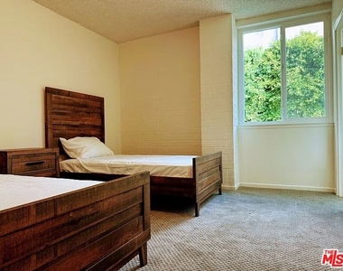 540 Kelton Avenue - Photo Thumbnail 9