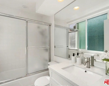 540 Kelton Avenue - Photo Thumbnail 11