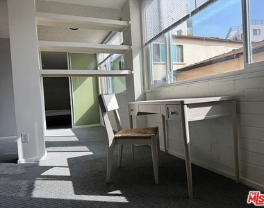 540 Kelton Avenue - Photo Thumbnail 4