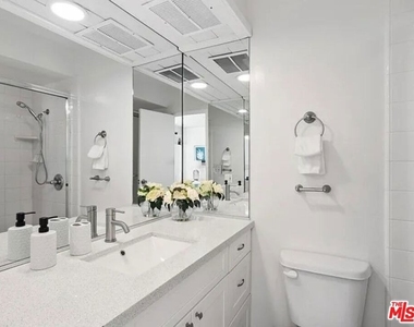 540 Kelton Avenue - Photo Thumbnail 10