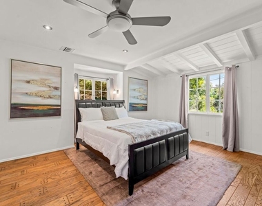 23057 Sylvan Street - Photo Thumbnail 11