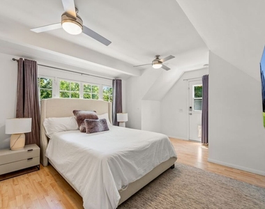 23057 Sylvan Street - Photo Thumbnail 14