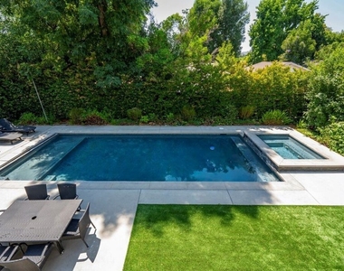 23057 Sylvan Street - Photo Thumbnail 8