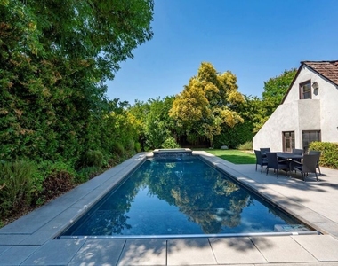 23057 Sylvan Street - Photo Thumbnail 13