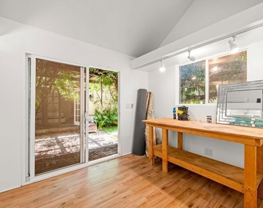 23057 Sylvan Street - Photo Thumbnail 28