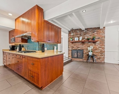 23057 Sylvan Street - Photo Thumbnail 38