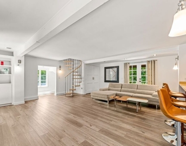 23057 Sylvan Street - Photo Thumbnail 19