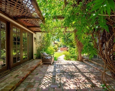 23057 Sylvan Street - Photo Thumbnail 15