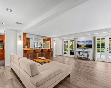 23057 Sylvan Street - Photo Thumbnail 25
