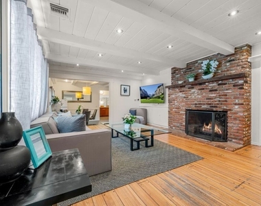 23057 Sylvan Street - Photo Thumbnail 4