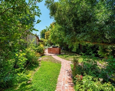 23057 Sylvan Street - Photo Thumbnail 35