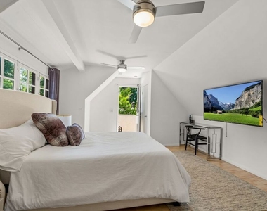 23057 Sylvan Street - Photo Thumbnail 31