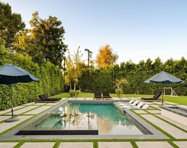 23283 Erwin Street - Photo Thumbnail 35