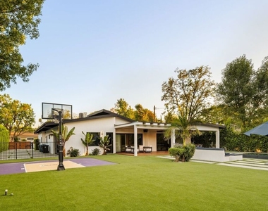 23283 Erwin Street - Photo Thumbnail 33