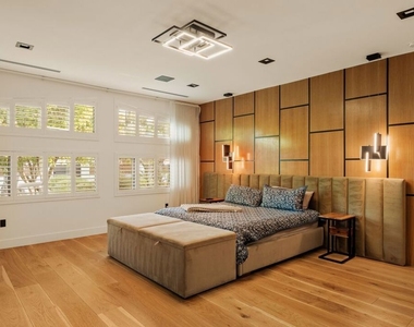 23283 Erwin Street - Photo Thumbnail 17