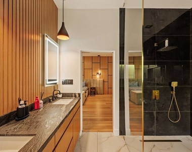 23283 Erwin Street - Photo Thumbnail 20