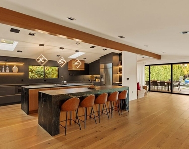 23283 Erwin Street - Photo Thumbnail 5