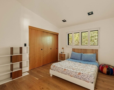 23283 Erwin Street - Photo Thumbnail 27