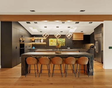23283 Erwin Street - Photo Thumbnail 6