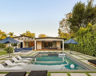 23283 Erwin Street - Photo Thumbnail 31